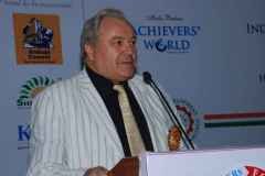 Award-for-outstanding-entrepreneurs