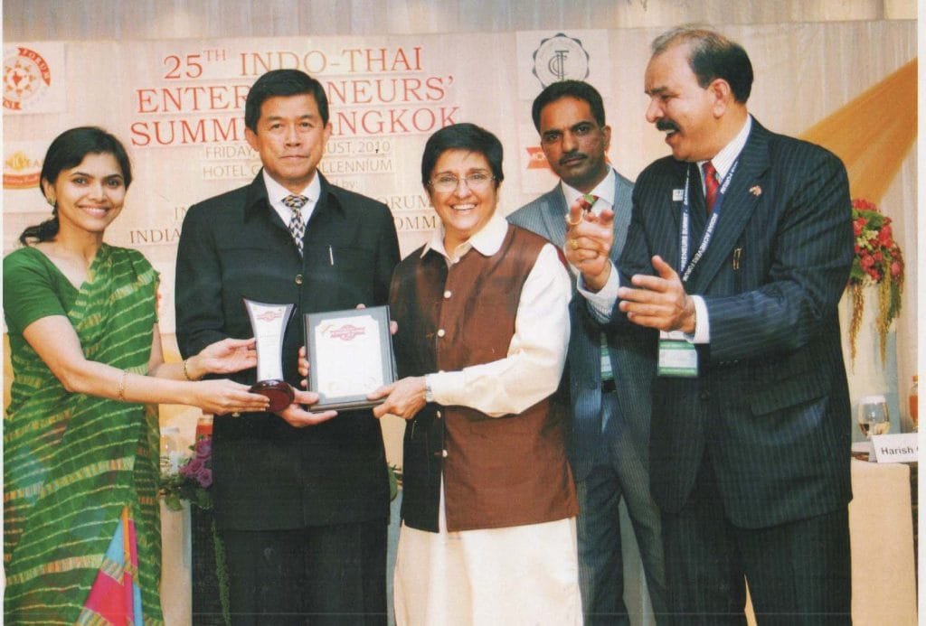 indian achievers award by Kiran Bedi