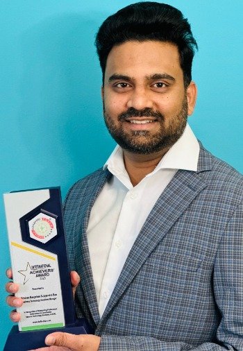 Srinivas Bangalore Sujayendra Rao with award